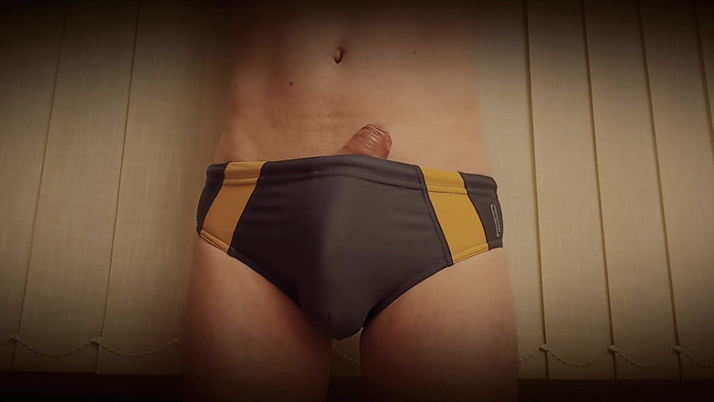 TheOldBigThing: स्विमिंग ट्रंक में बढ़ते हुए इरेक्शन