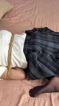 Bao cao su tất đen JK, chắc chắn trên giường