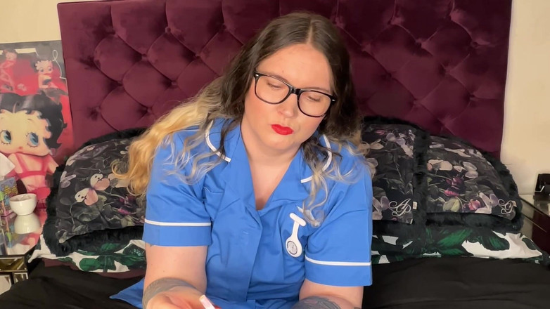 MissFFW: Pielęgniarka Ffw wyśmiewa igłę penisa przegranego