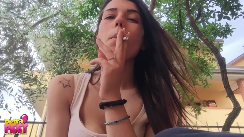 Smokin Fetish: She really knows to enjoys in smoking