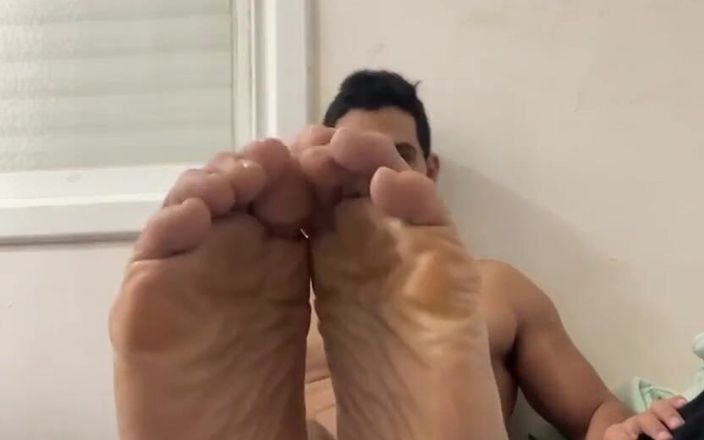 Sord six: Feet Show Masturbating