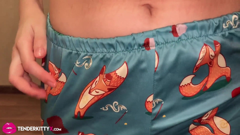 Tender Kitty: Kotě kouří ptáka a kundičky šuká večer