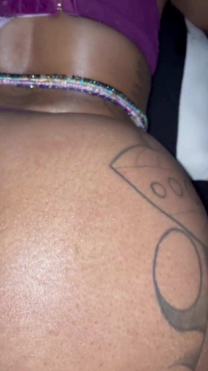 JOHTSRVA: Zwarte creampie nat poesje geneukt door grote zwarte lul teef