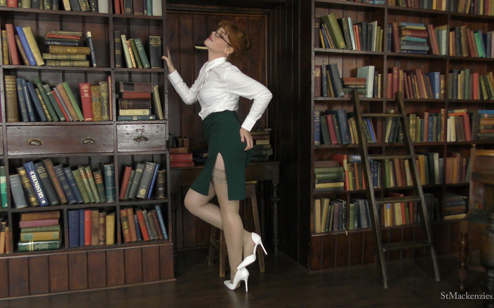 St Mackenzie's: Miss Page; शरारती स्वयं पिटाई मालकिन