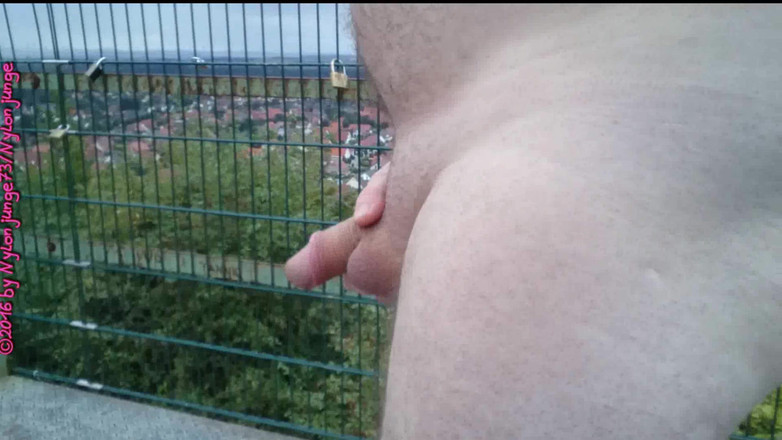 Carmen_Nylonjunge: Geiles abspritzen auf der Seilbahnberg