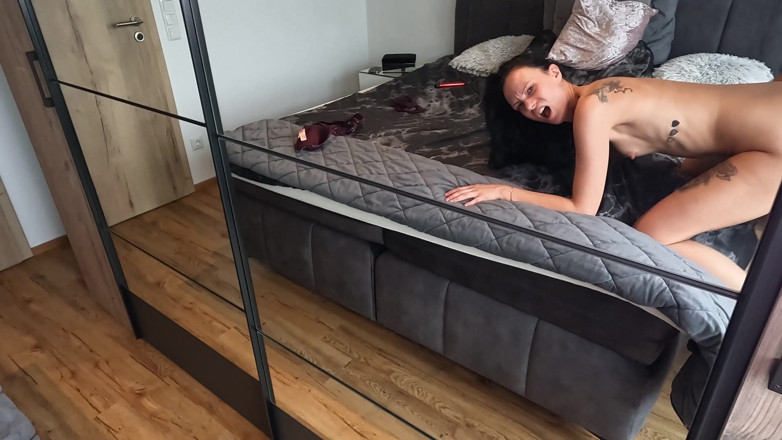 Creampie-Queens: 21-річна струнка шльондра, маленькі вузькі груди, божественне тіло