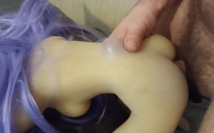 Uhri: Une mini sexdoll asiatique se fait baiser