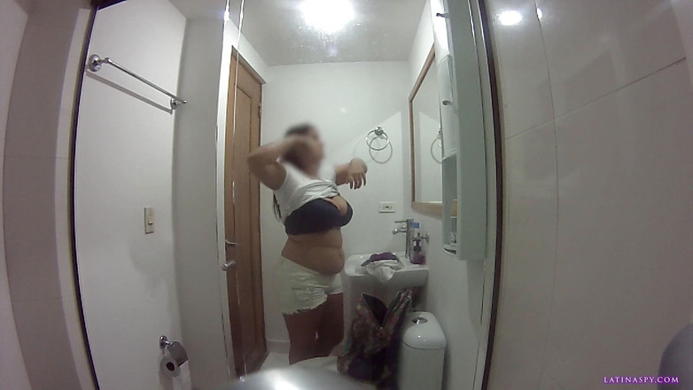 Latinaspy: Poveste de Crăciun cu o servitoare cu sânii mari