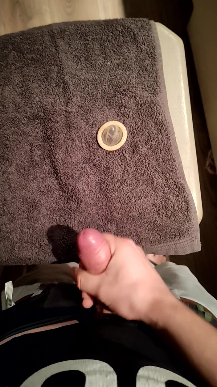 LcDream: Pequeno Galo Goza No Banquinho De Bar Na Camisinha