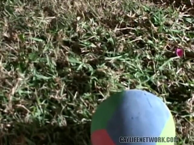 Gay Life Network: Dua awek panas berkongkek di luar rumah