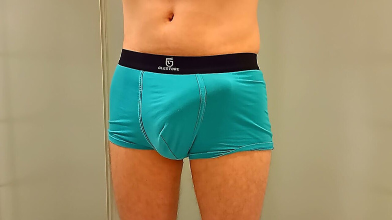 TheOldBigThing: 공공 장소에서 속옷을 입고 시오후키하는 젊고 뚱뚱한 괴물 자지