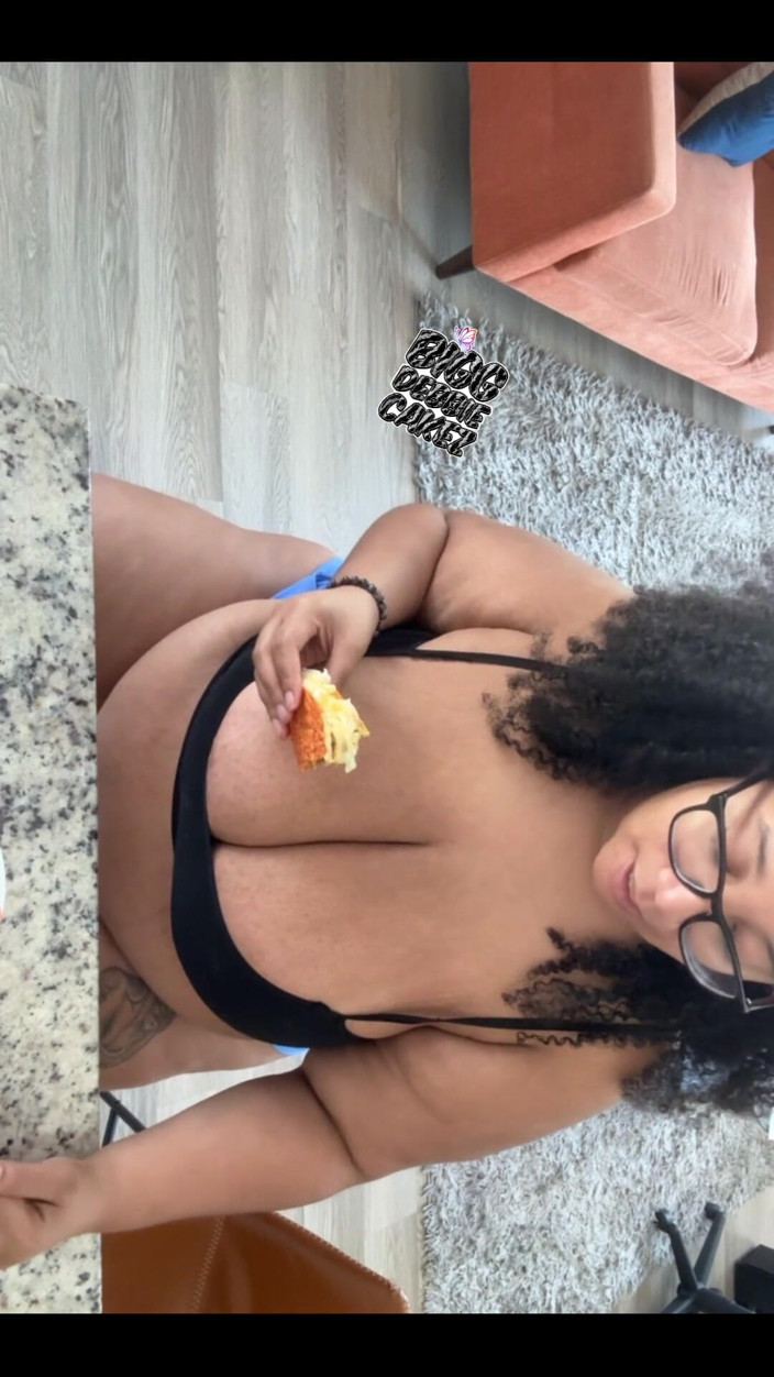 Biggdebbie solo: Biggdebbiecakez Mukbang