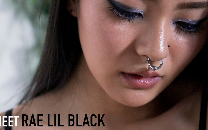 AltPorn4U: Faceți cunoștință cu Rae Lil Black