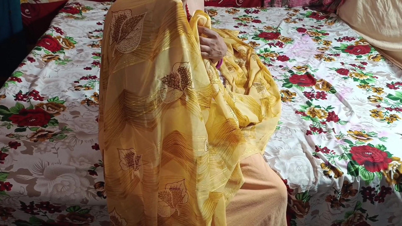 Lalita Singh: Güzel Hintli kadın seks Hintçe ses ile işiyor