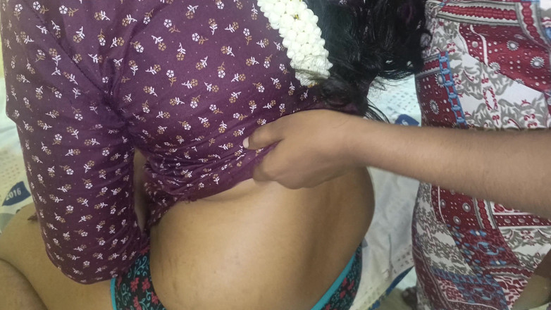 Magilmathi: Mujeres casadas sexo lésbico con hermanastra