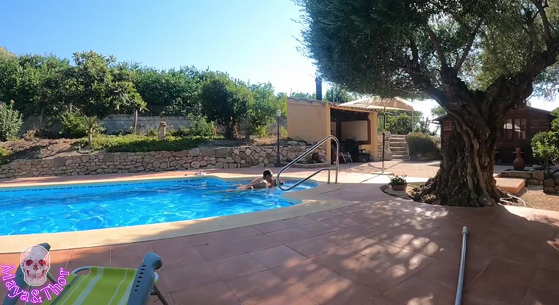 Mayay Thor X: Esposa amateur de gran culo está muy caliente para follar...