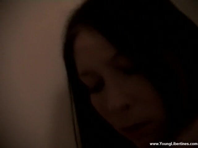 Young Libertines: Blowjob in a moving elevator
