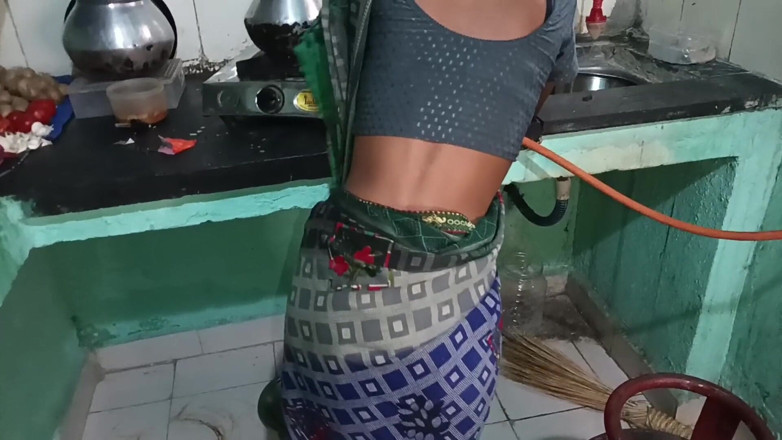 Raniki chut: Sister-in-law Was Cutting Papaya in the Kitchen and the Brother-in-law...