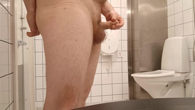 Ed Eden: Veřejná toaleta 4