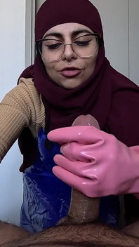 Arab Cleaning Lady Handjob Mia Niqab