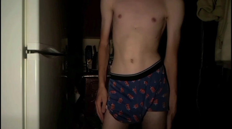 Fish Cam: 카메라를 위해 옷을 벗고 사정할 때까지 딸치는 남자