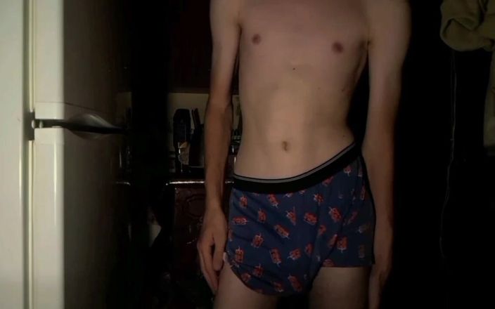 Fish Cam: 카메라를 위해 옷을 벗고 사정할 때까지 딸치는 남자