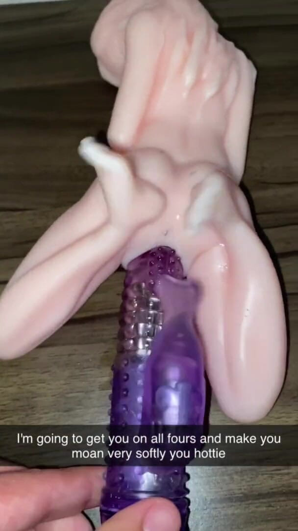 Greedy truck: Gift man skickade 18-åringen sina sexleksaker på Snap Chat