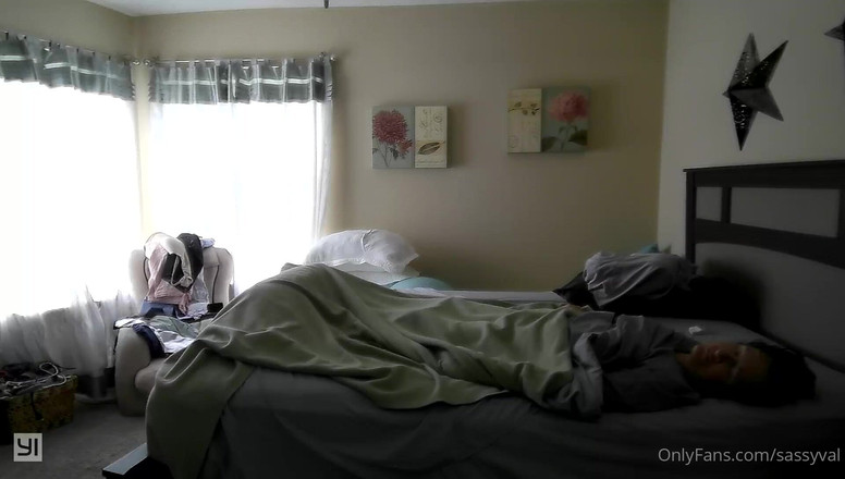 SassyVal: Гілфа Sassyval знову спіймана за мастурбацією на камеру!