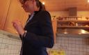 Lovekino: Țâțoasa Dacada fute o pulă mare în bucătărie