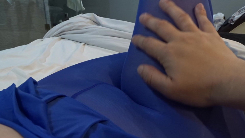 Florance Wimps: Calze blu e preservativo choco