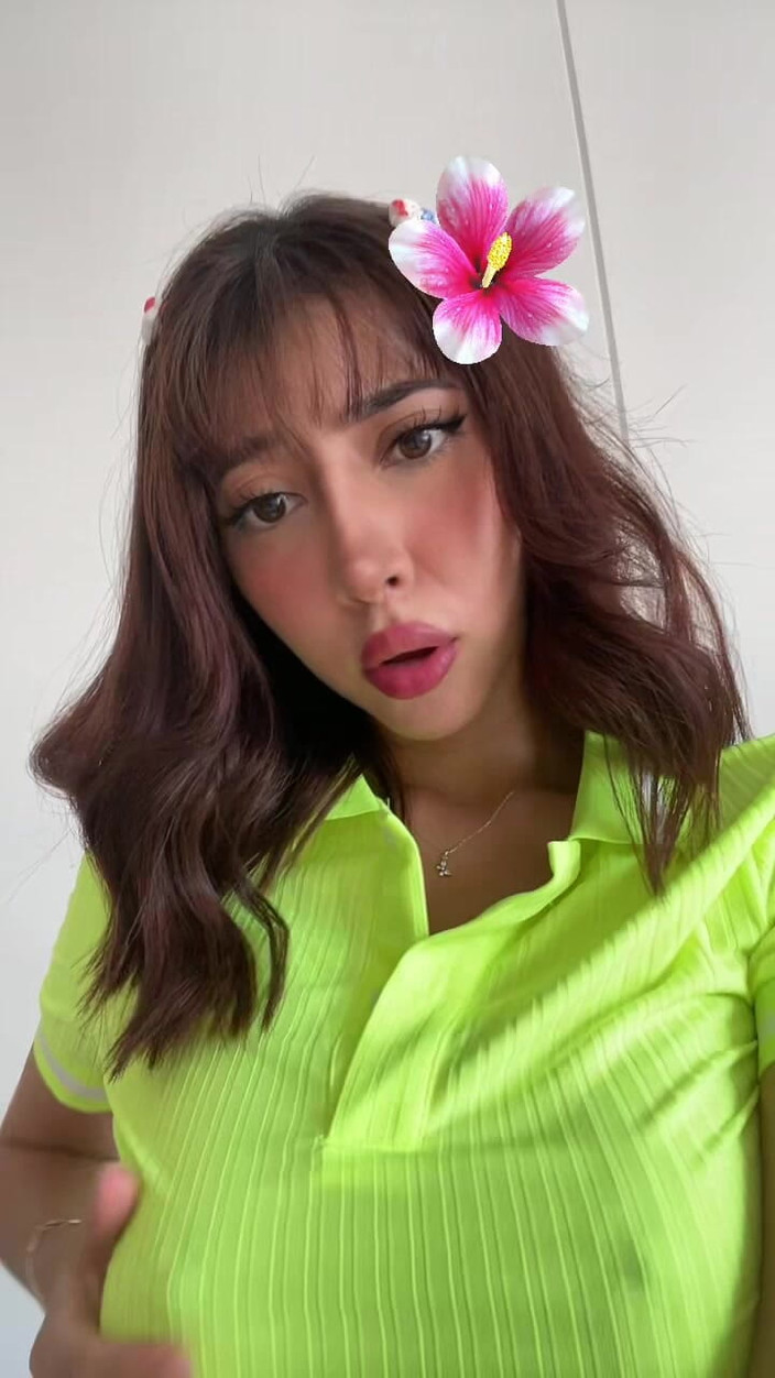 SweetGirl69: Ich bin so heiß. Komm und schau dir es an