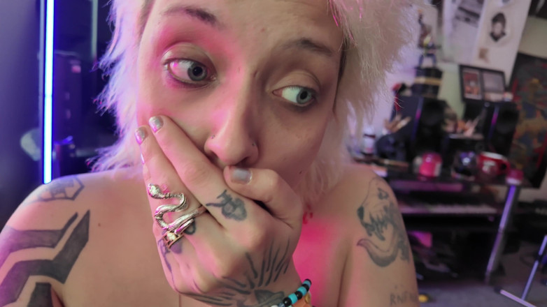 Glitterqueen1999: Swallowing the Tiny man - Tiny Man 