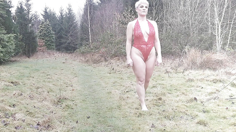 The adventures of Kylie Britain: Séduction de la nonne Kylie