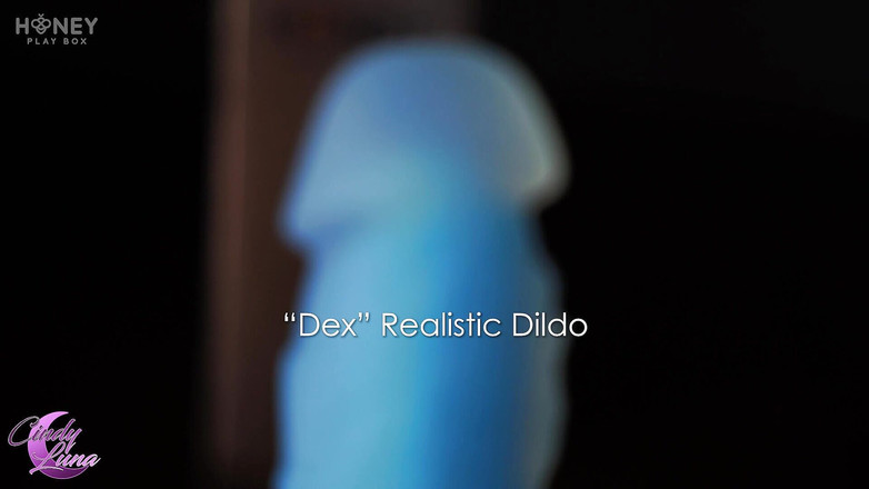 Cindy Luna Petite: 私の18歳のお尻がハニープレイボックスのこのかわいいディルドで跳ね返るのを見てください