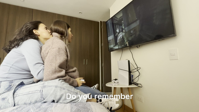 scarlettandc: Sexo Lesbico Mientras Mi Mejor Amiga Juega Videojuegos