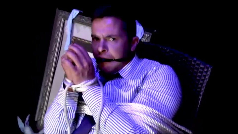 Gentlemen's Closet: In Control Derrick Collins 01