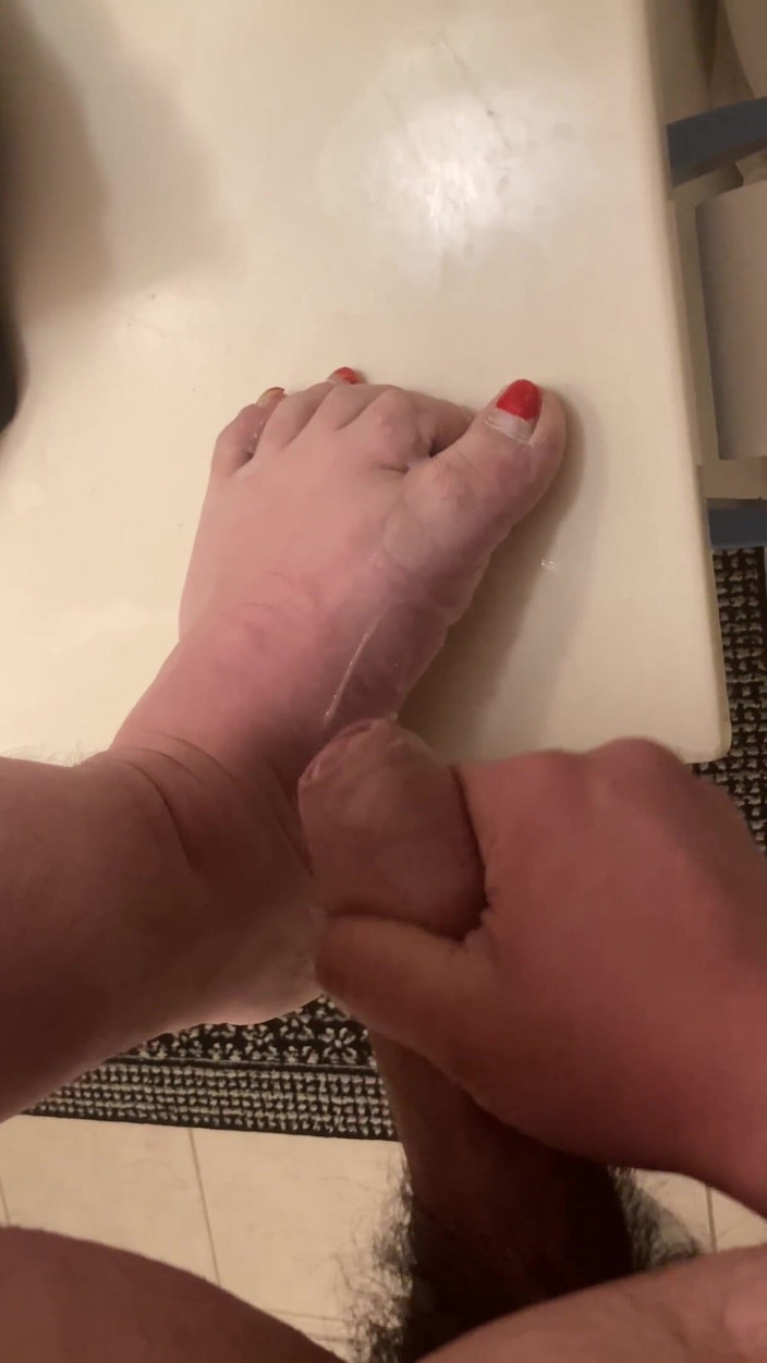 Jennysparkless: Cuming on my toes