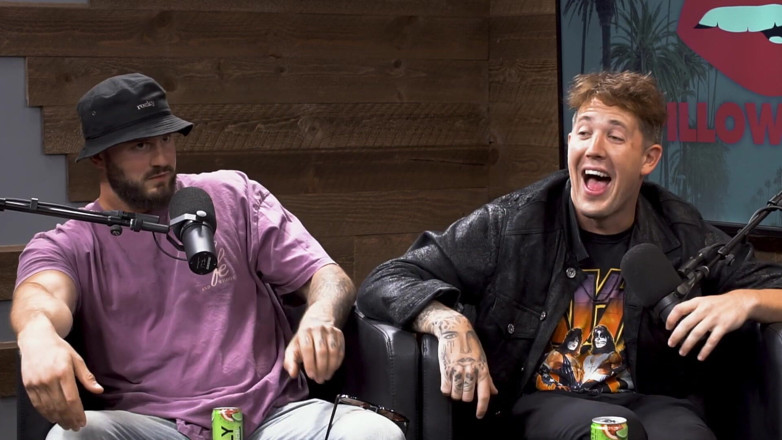 Pillow Talk: Karmen Karma stříká mateřské mléko na obličej (ve spolupráci s Harry...