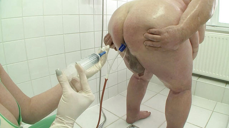 Absolute BDSM films - The original: 有爱心的女人羞辱小鸡巴