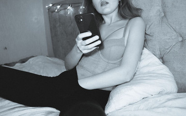 Rita_Solo: 私は家のみんなが寝るのを待って、ポルノを見たり、自慰行為をしたりし始めました。