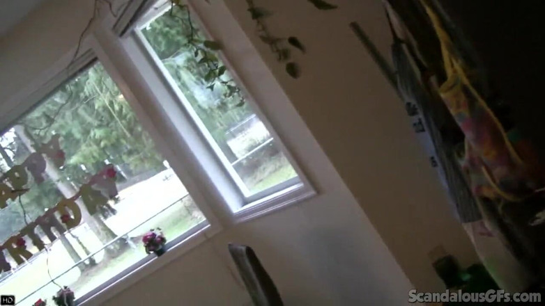 Scandalous GFs: Geile und heiße freundin reitet den großen haarigen schwanz des...