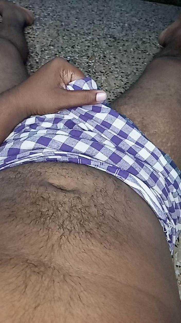 Sweet Indian cock: 哥在家里吮吸和舔我的阴茎