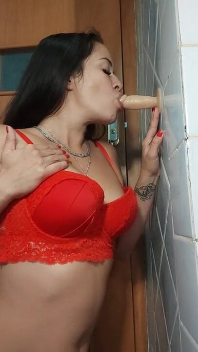 SexyAlbinaKiss: Mooie pijpbeurt in rode lingerie