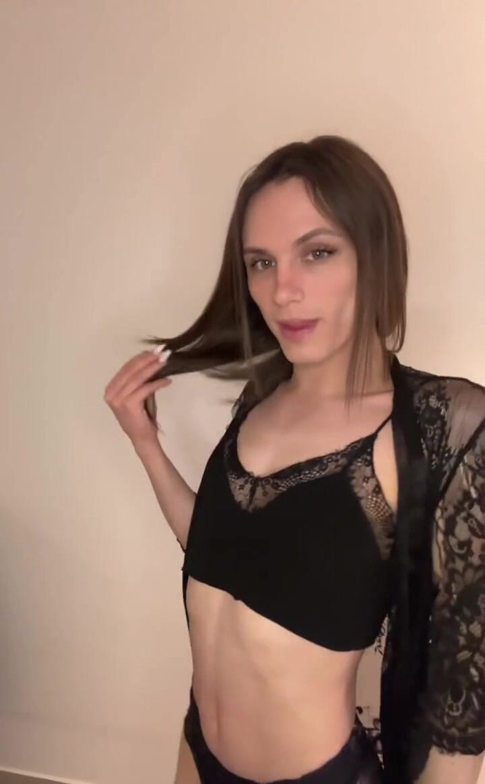 TS Kylie Star: Ищу большой хуй?!