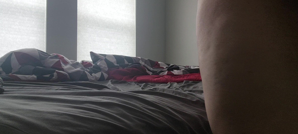 Dowlong77: Mature stepdaddy oiling his cock