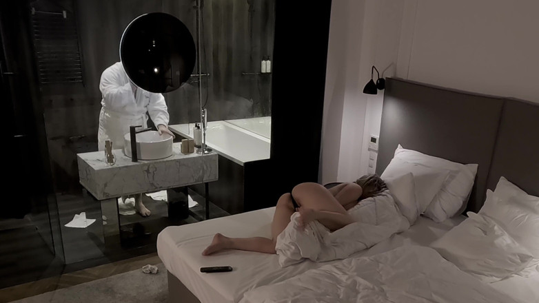 DedeDeville: Wanita cantik yang lagi sange ngentot ayah tirinya di kamar...