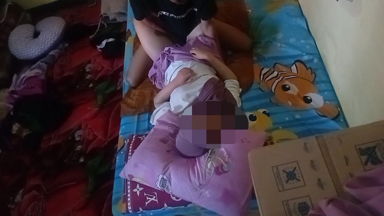 Famly sex: 彼女はとても興奮していました