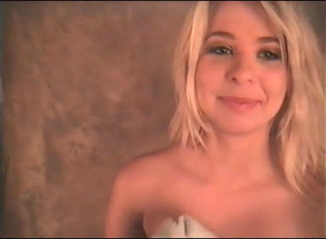 Flash Model Amateurs: Big titted blonde chick gets her balloons oiled