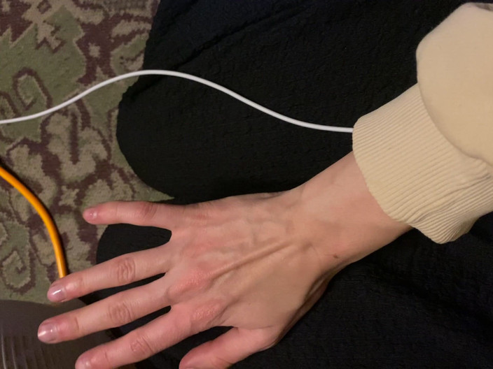 Princess Aisha: Veiny Hands Near the Heater