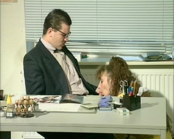 Filles Francaises: Secretara de la birou din Franța s-a futut în cur și muth